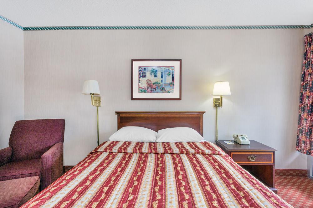 Days Inn By Wyndham Lexington Bagian luar foto