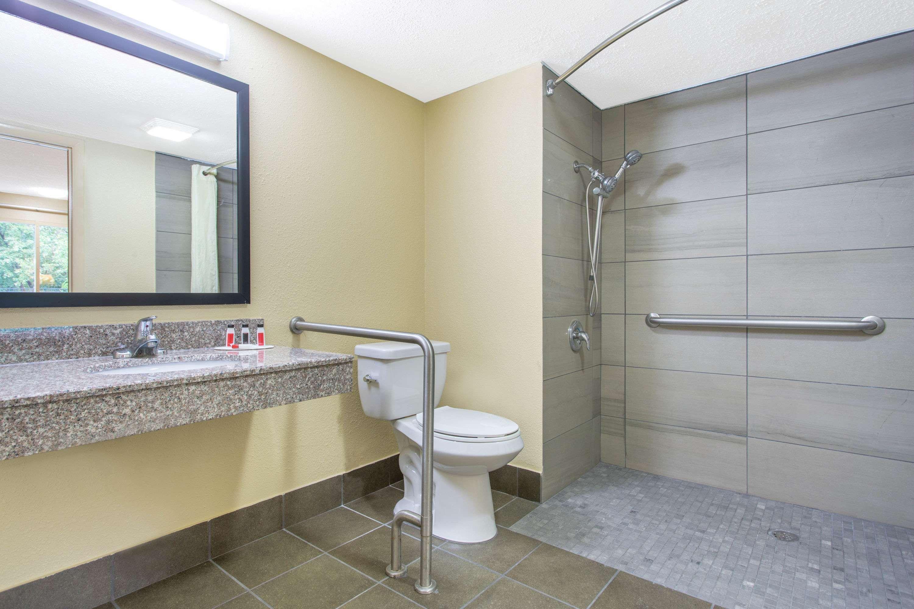 Days Inn By Wyndham Lexington Bagian luar foto