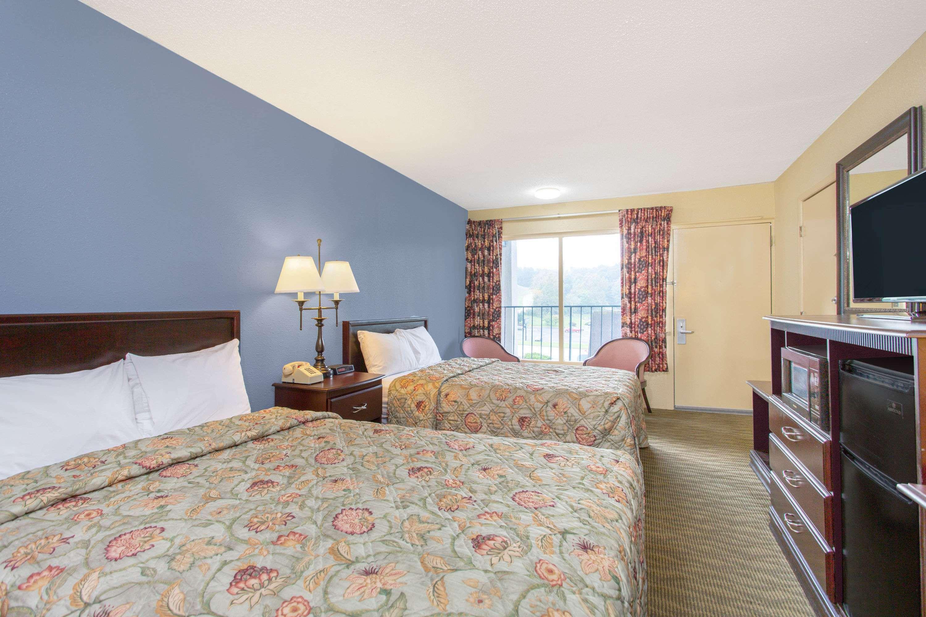 Days Inn By Wyndham Lexington Bagian luar foto