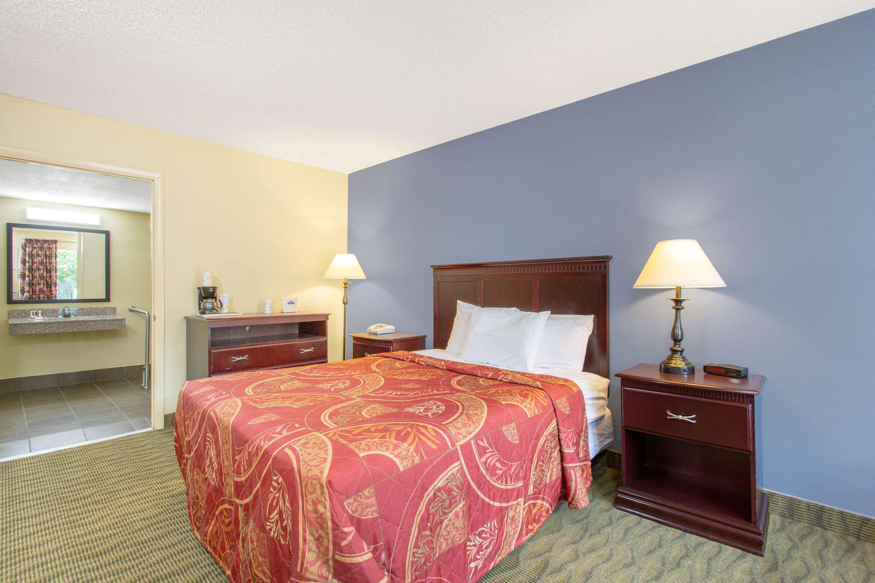 Days Inn By Wyndham Lexington Bagian luar foto